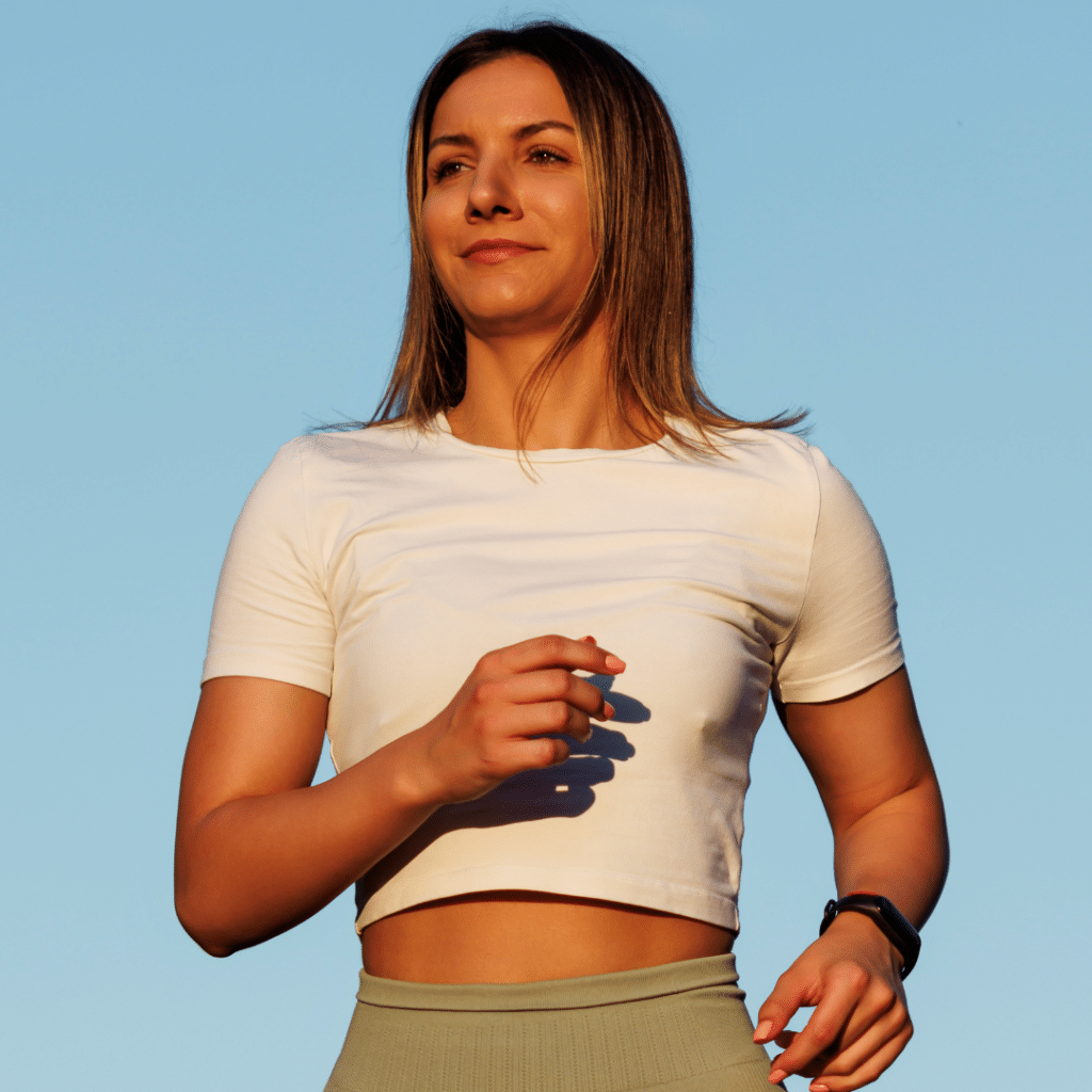 Phonak Lyric Frau macht Sport